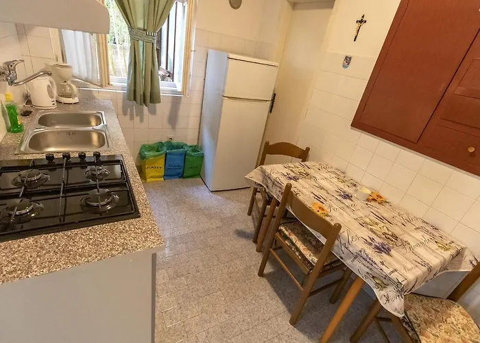 With A Parking Space Losinj, Losinj - 20594 アパート *