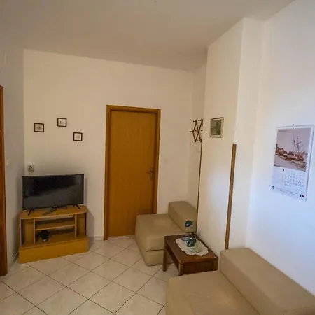 Apartment With A Parking Space Losinj, Losinj - 20594 *